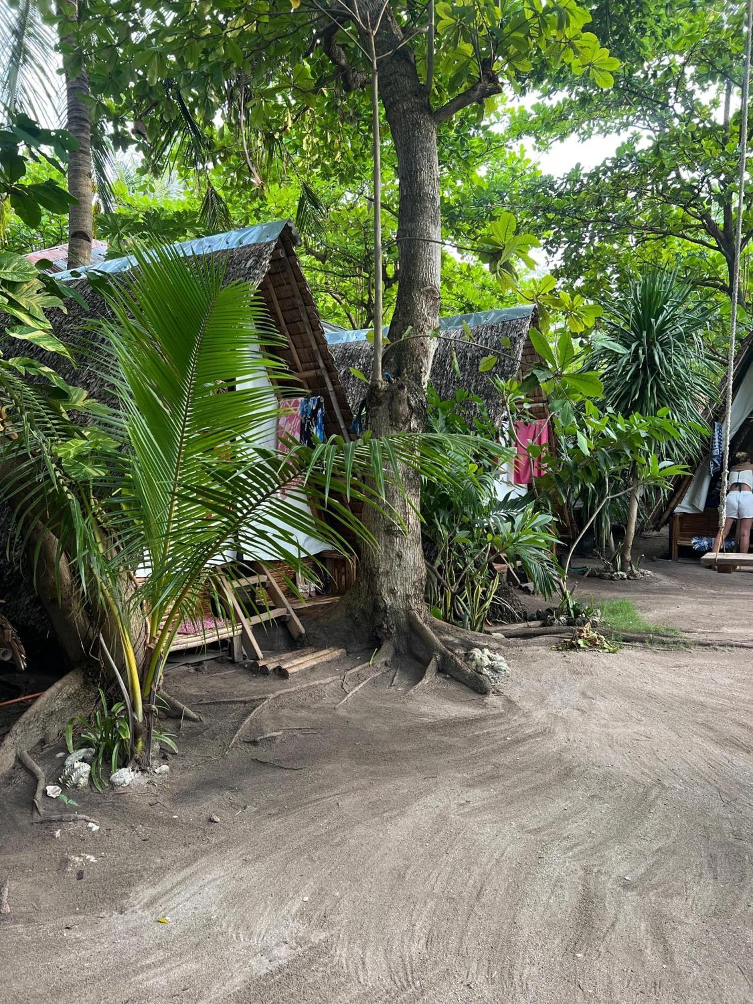 Georgia'S Neverland Hostel Логон Экстерьер фото